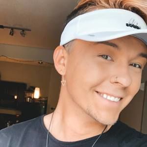 Meet your Posher, Derrick